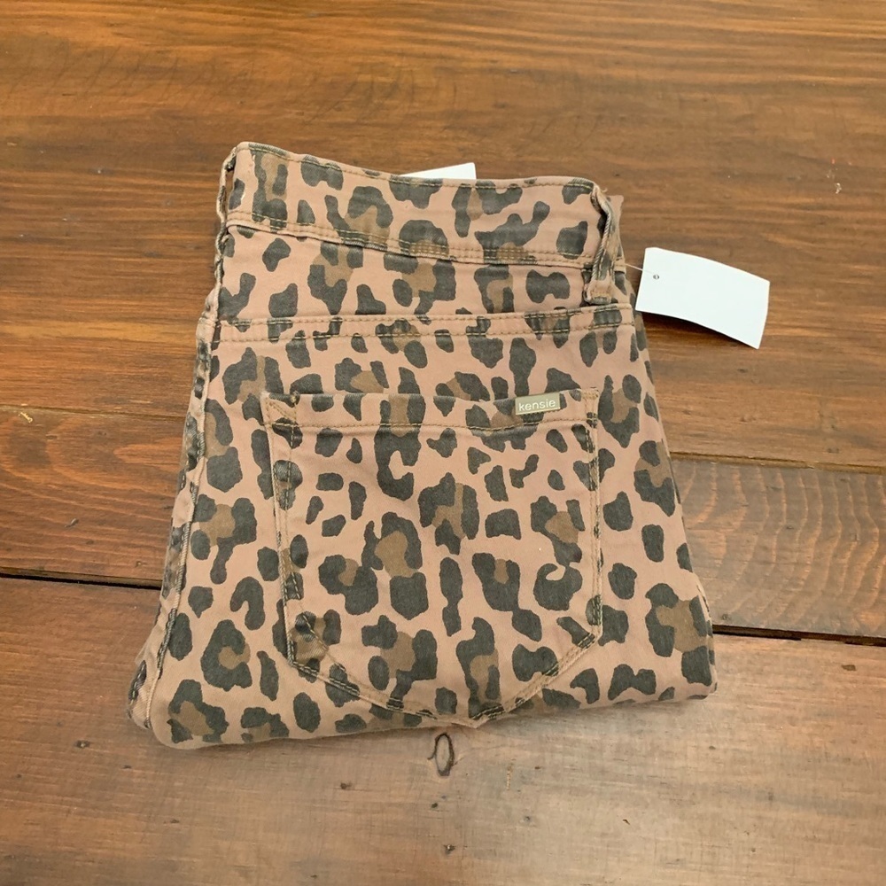 Kensie Leopard Jeans - Picture 3 of 5